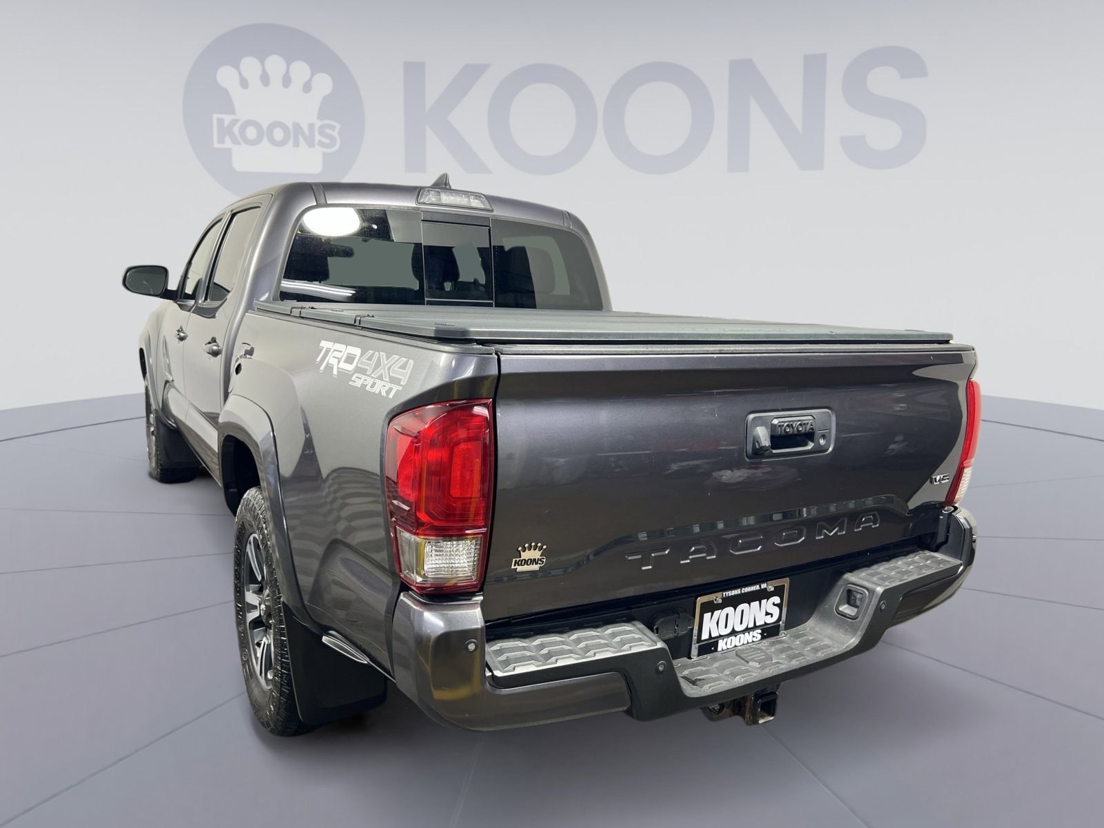 Used 2017 Toyota Tacoma TRD Sport image 4