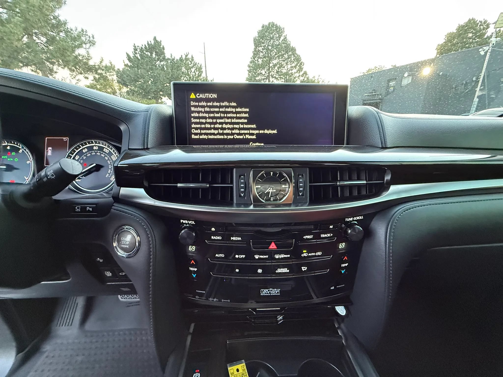 Used 2017 Lexus LX 570 4WD image 29