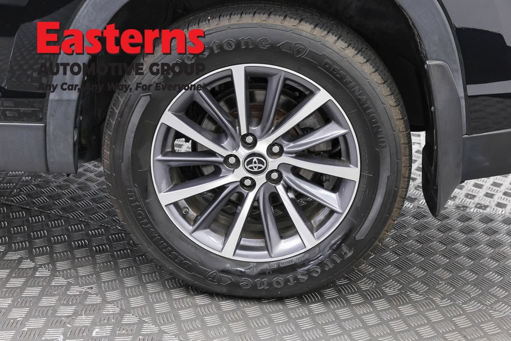 Used 2019 Toyota Highlander XLE AWD/4WD image 36