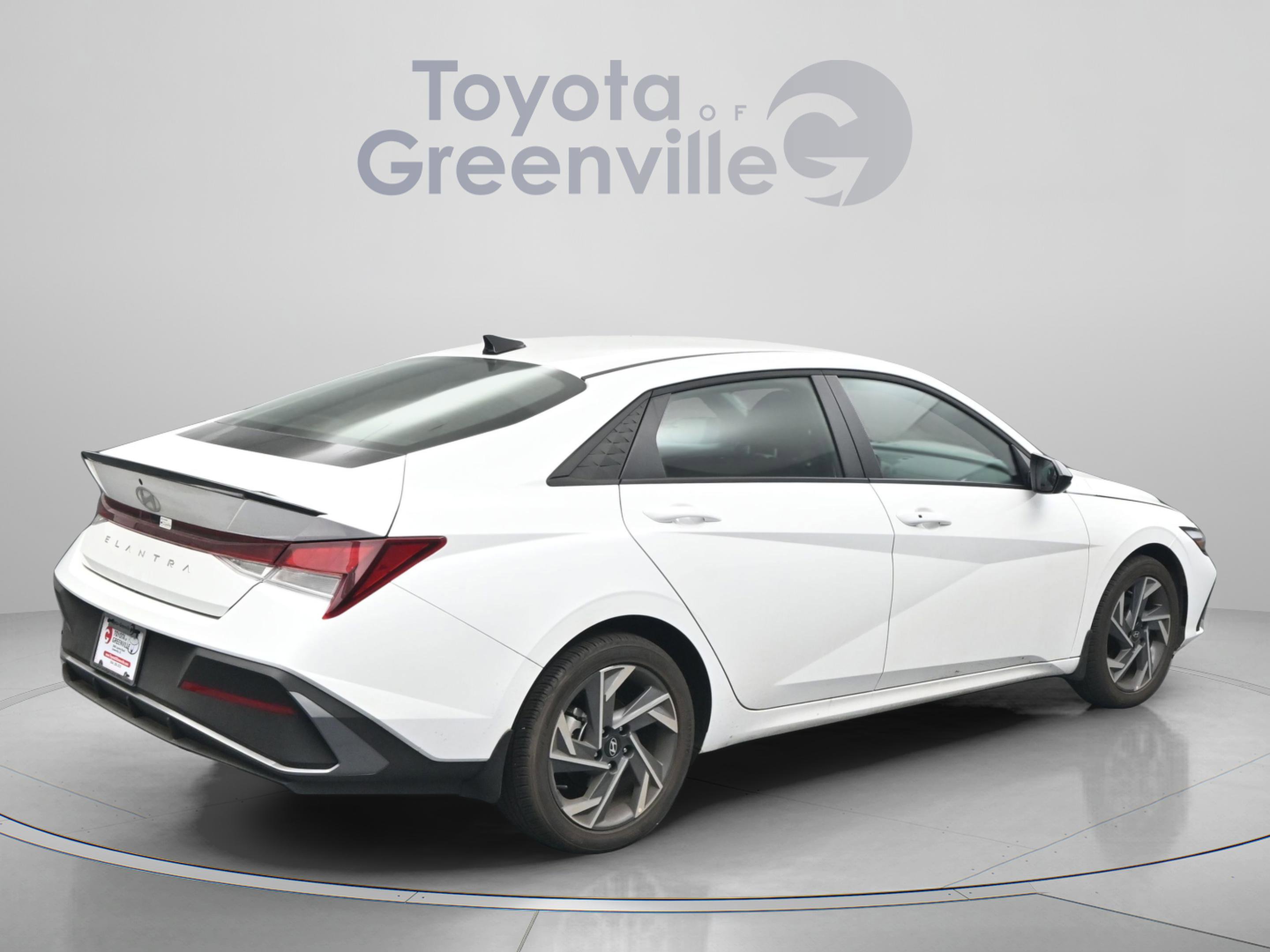 Used 2025 Hyundai Elantra Sport FWD image 12