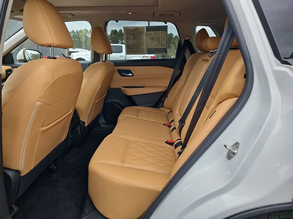 Used 2023 Nissan Rogue Platinum w/ Platinum Premium Package image 18