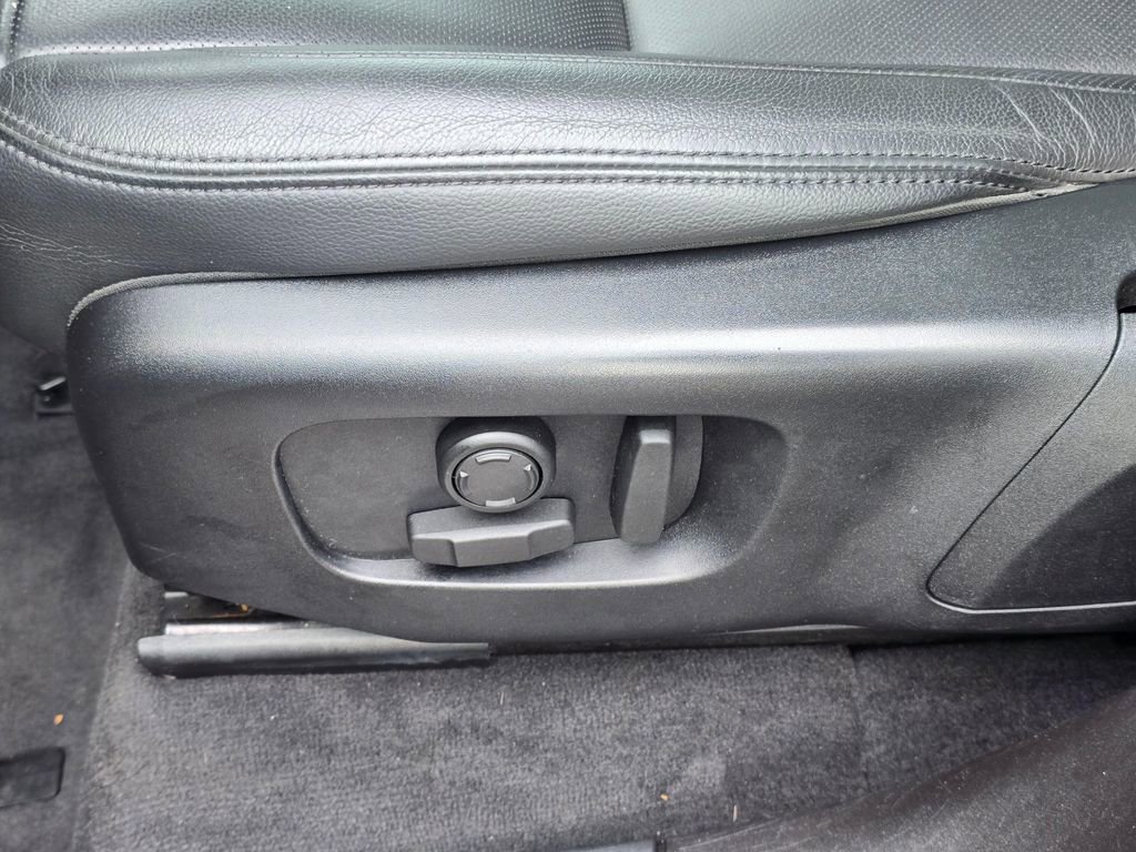 Used 2025 Land Rover Range Rover Velar Dynamic SE image 24