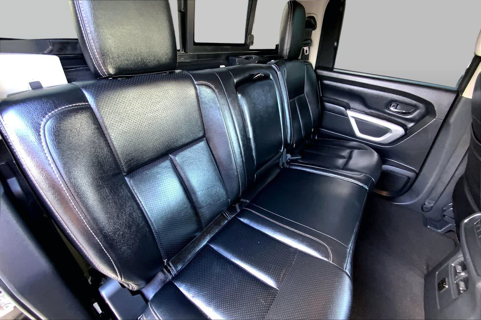 Used 2018 Nissan Titan SV w/ SV Convenience Package RWD image 18
