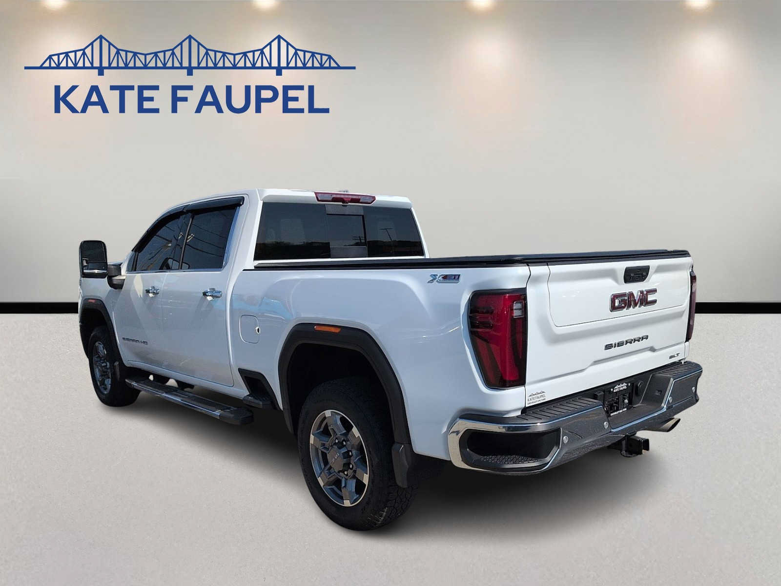Used 2026 GMC Sierra 2500 SLT w/ SLT Premium Package AWD/4WD image 4