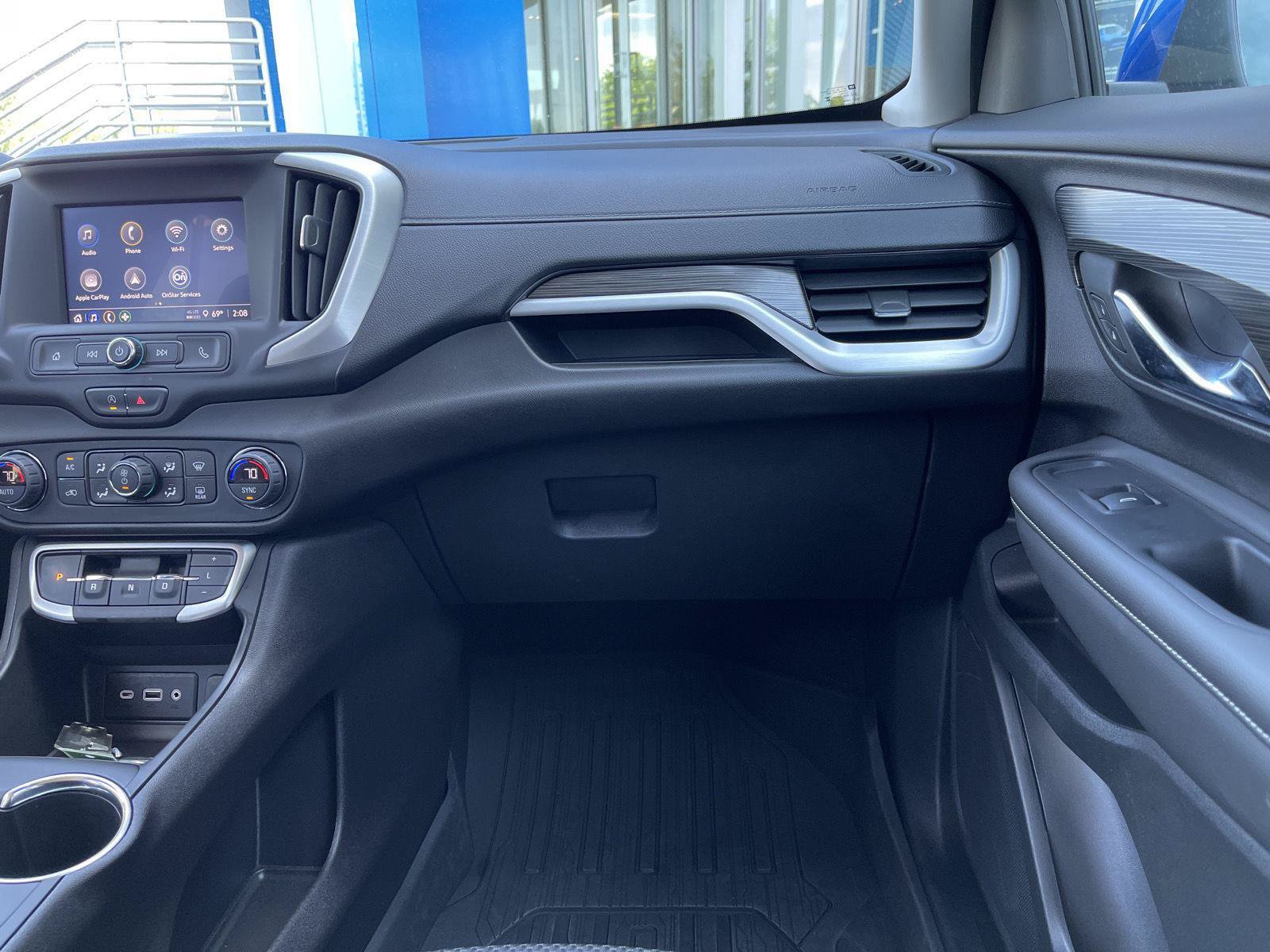 Used 2024 GMC Terrain SLE w/ Driver Convenience Package FWD image 30