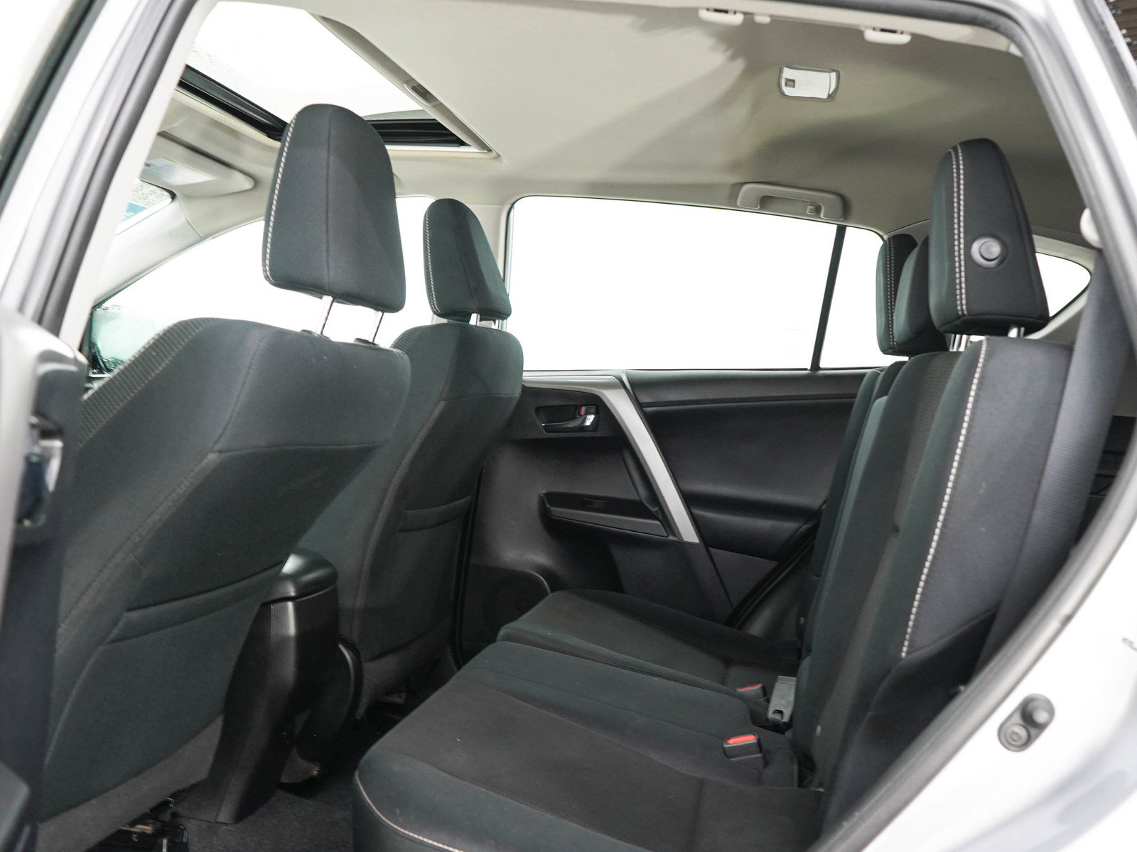 Used 2016 Toyota RAV4 XLE AWD/4WD image 15