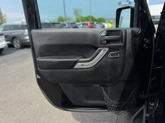 Used 2016 Jeep Wrangler Unlimited Rubicon AWD/4WD image 10