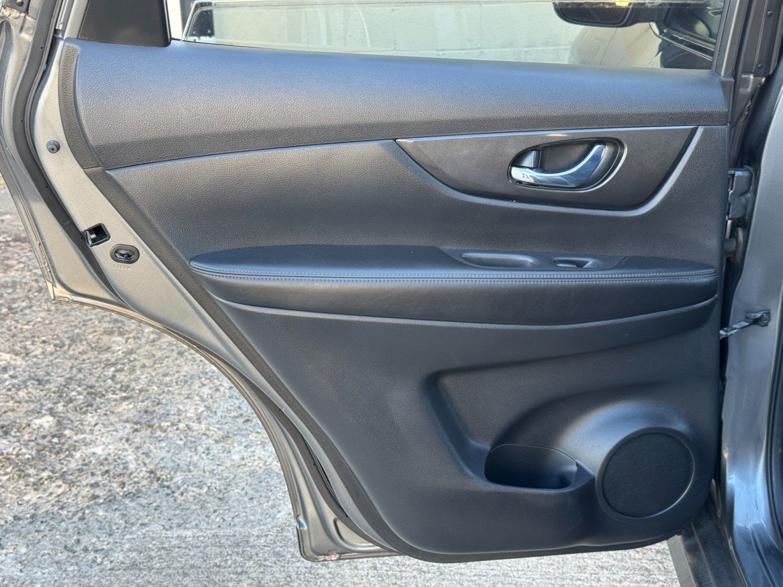Used 2017 Nissan Rogue S AWD/4WD image 34