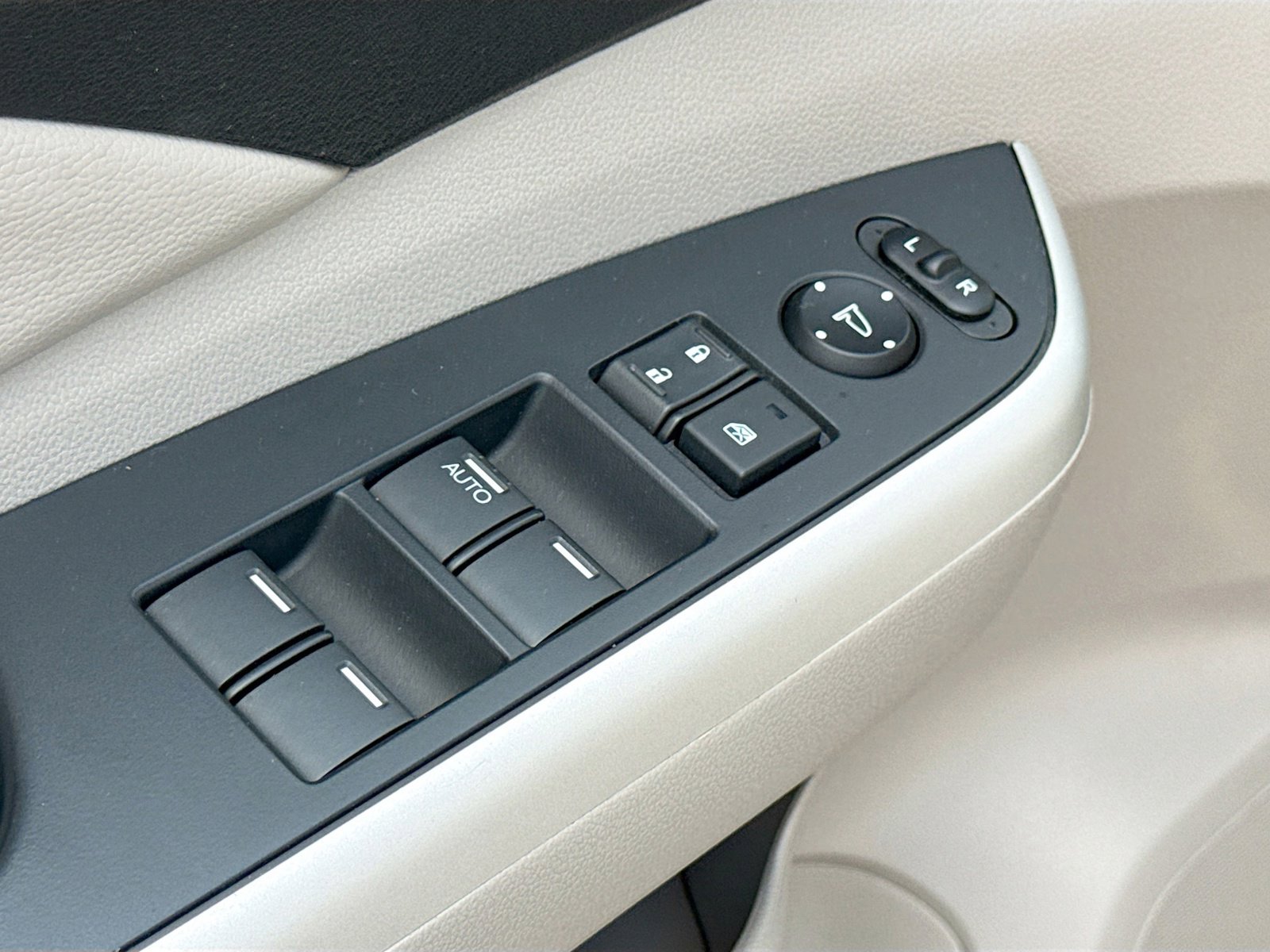 Used 2012 Honda CR-V EX-L image 9