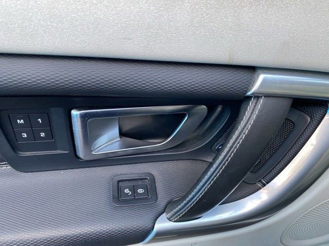 Used 2017 Land Rover Discovery Sport HSE image 15