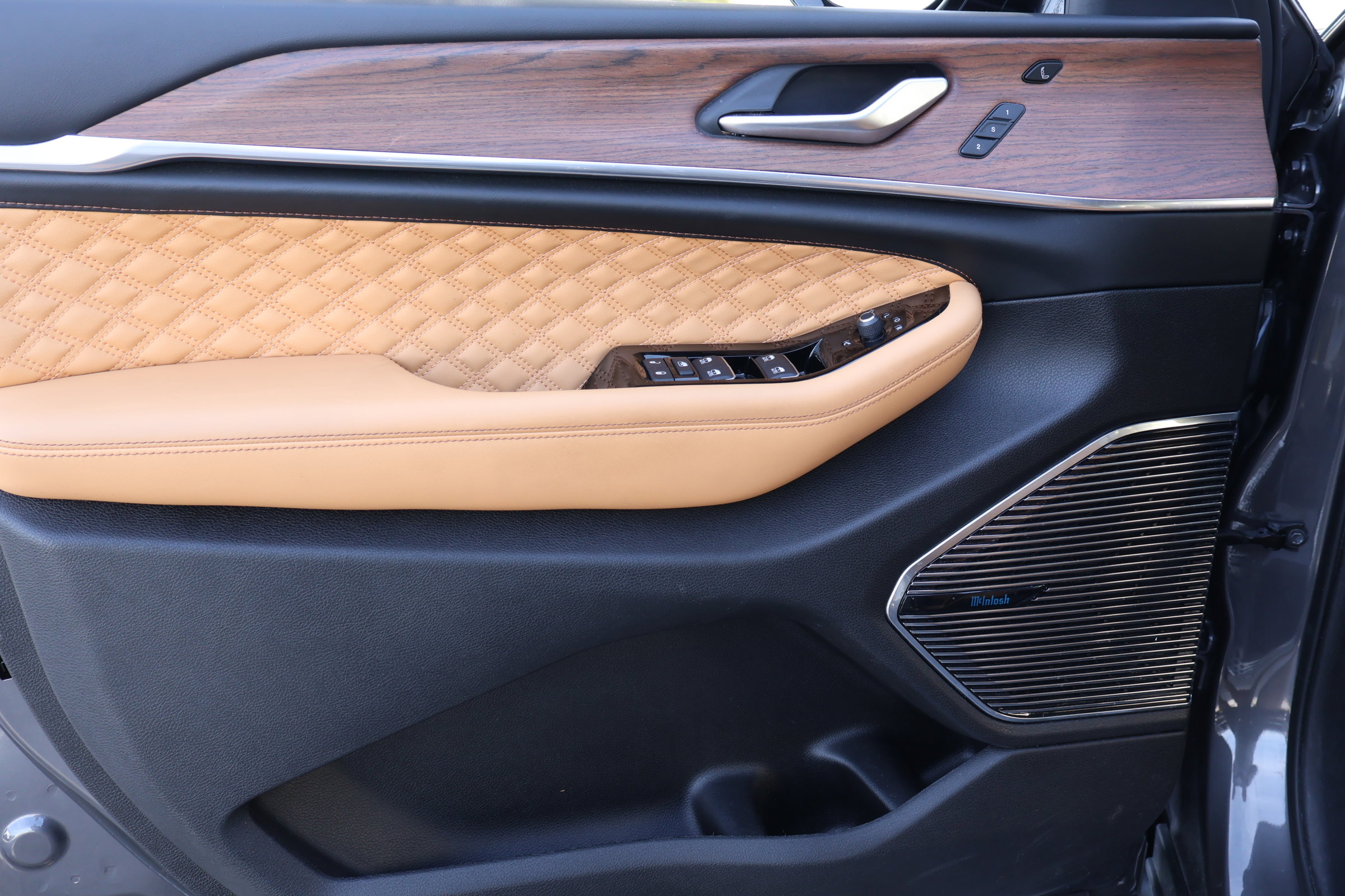 Used 2023 Jeep Grand Cherokee Summit image 12