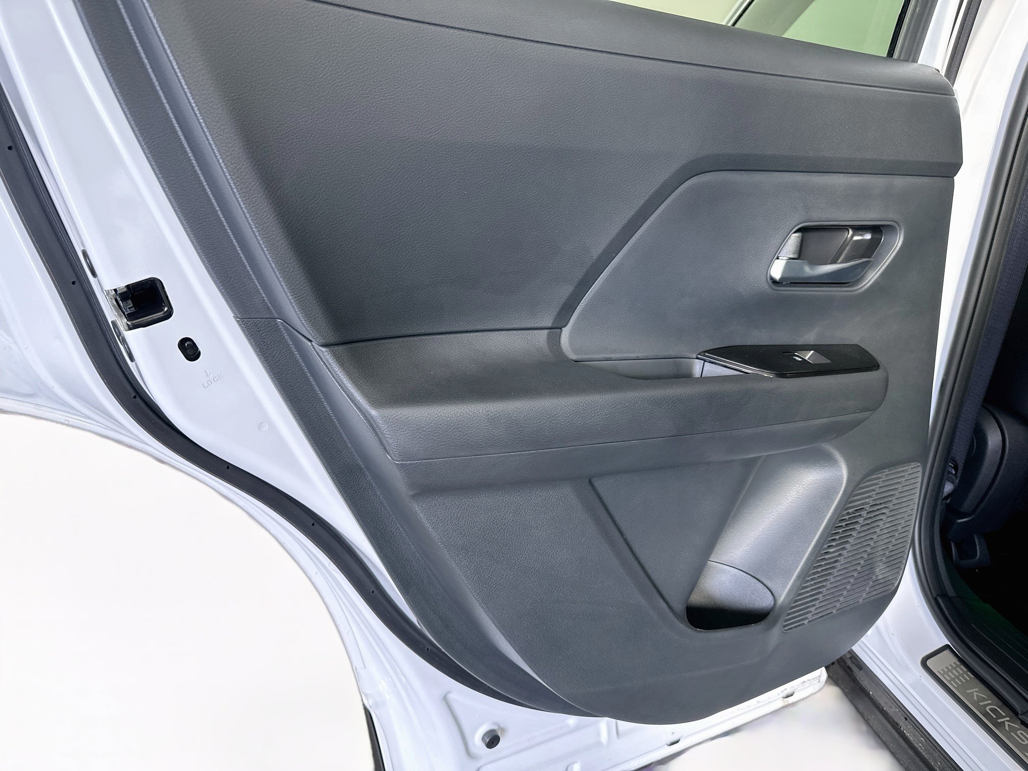 Used 2026 Nissan Kicks SR w/ Illumination Package FWD image 25