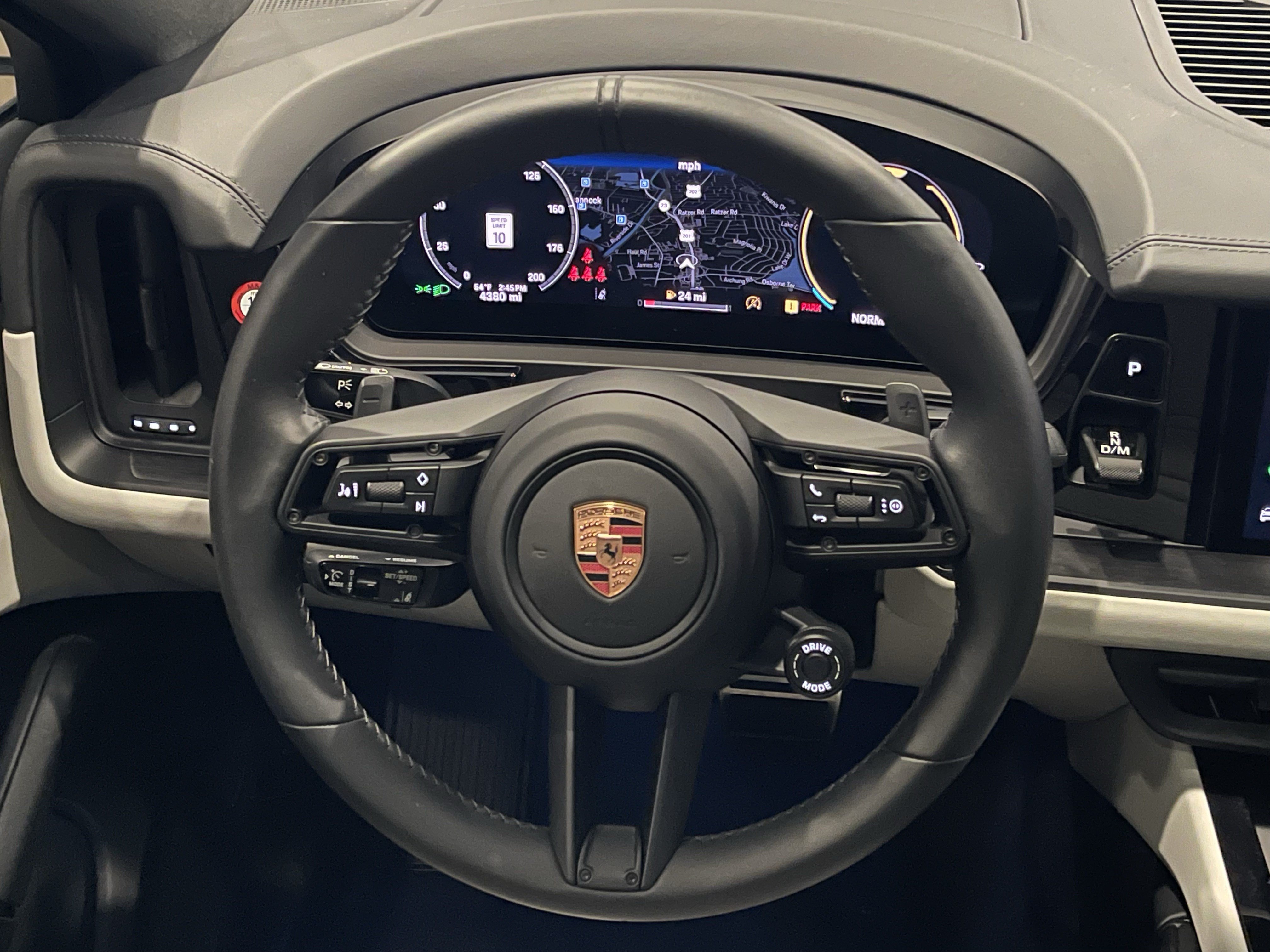 Used 2025 Porsche Cayenne GTS AWD/4WD image 19