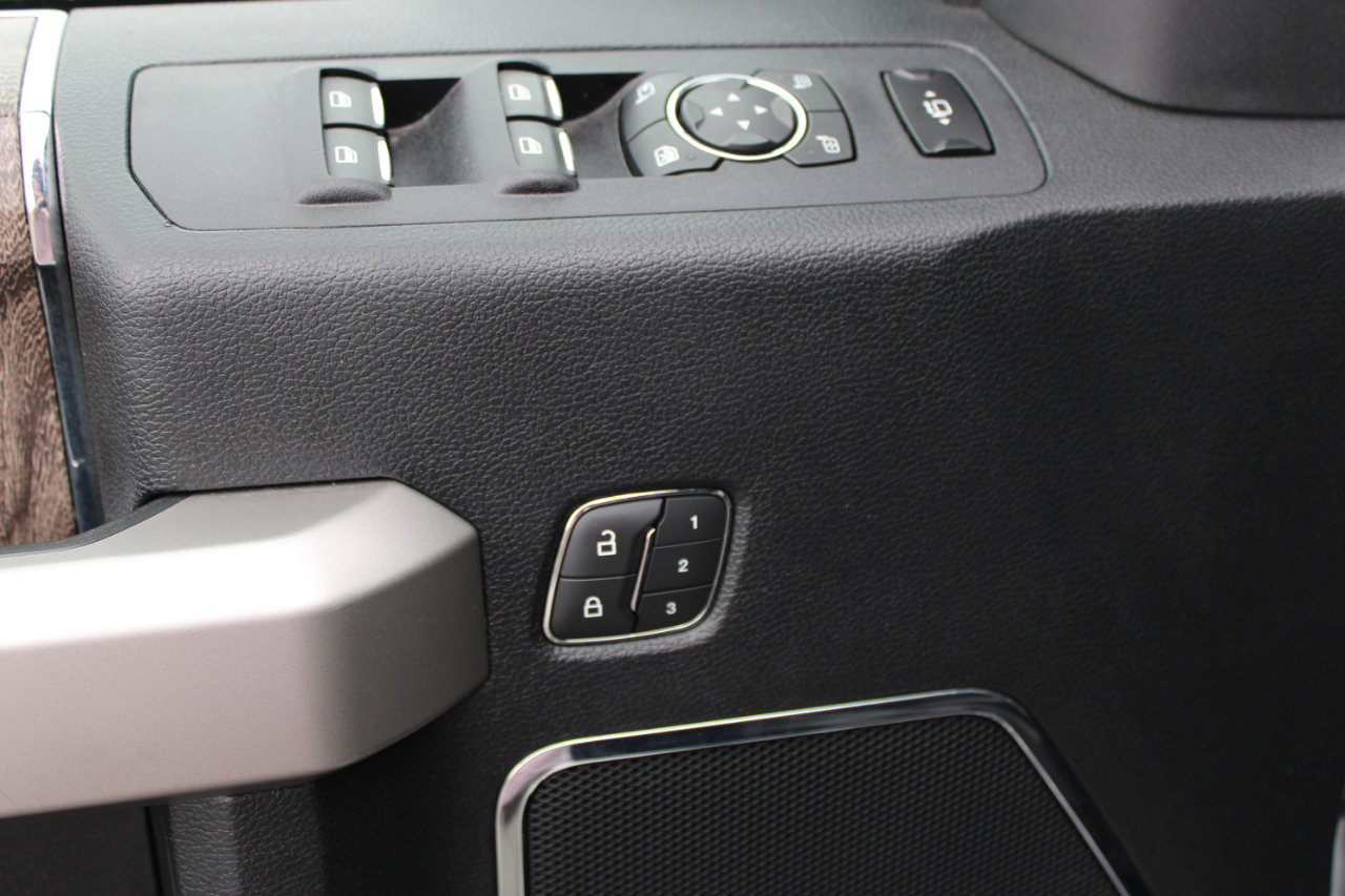 Used 2019 Ford F250 Lariat w/ Chrome Package image 17