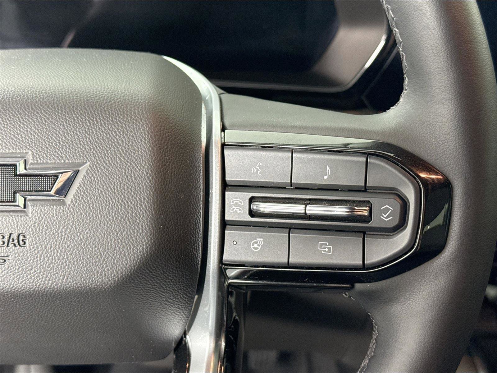 Used 2025 Chevrolet Colorado ZR2 w/ Technology Package image 18