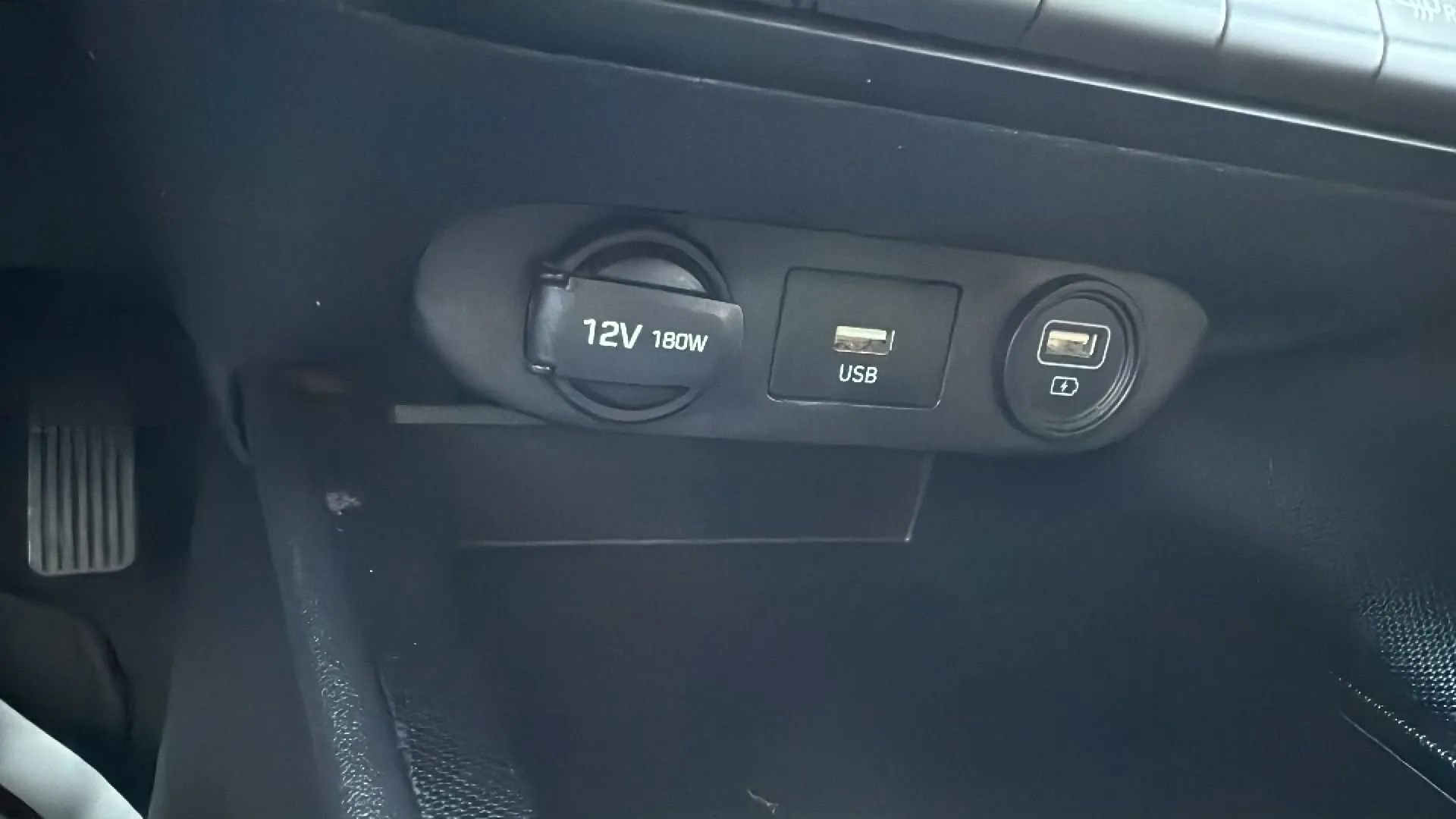 Used 2021 Hyundai Elantra SE image 19