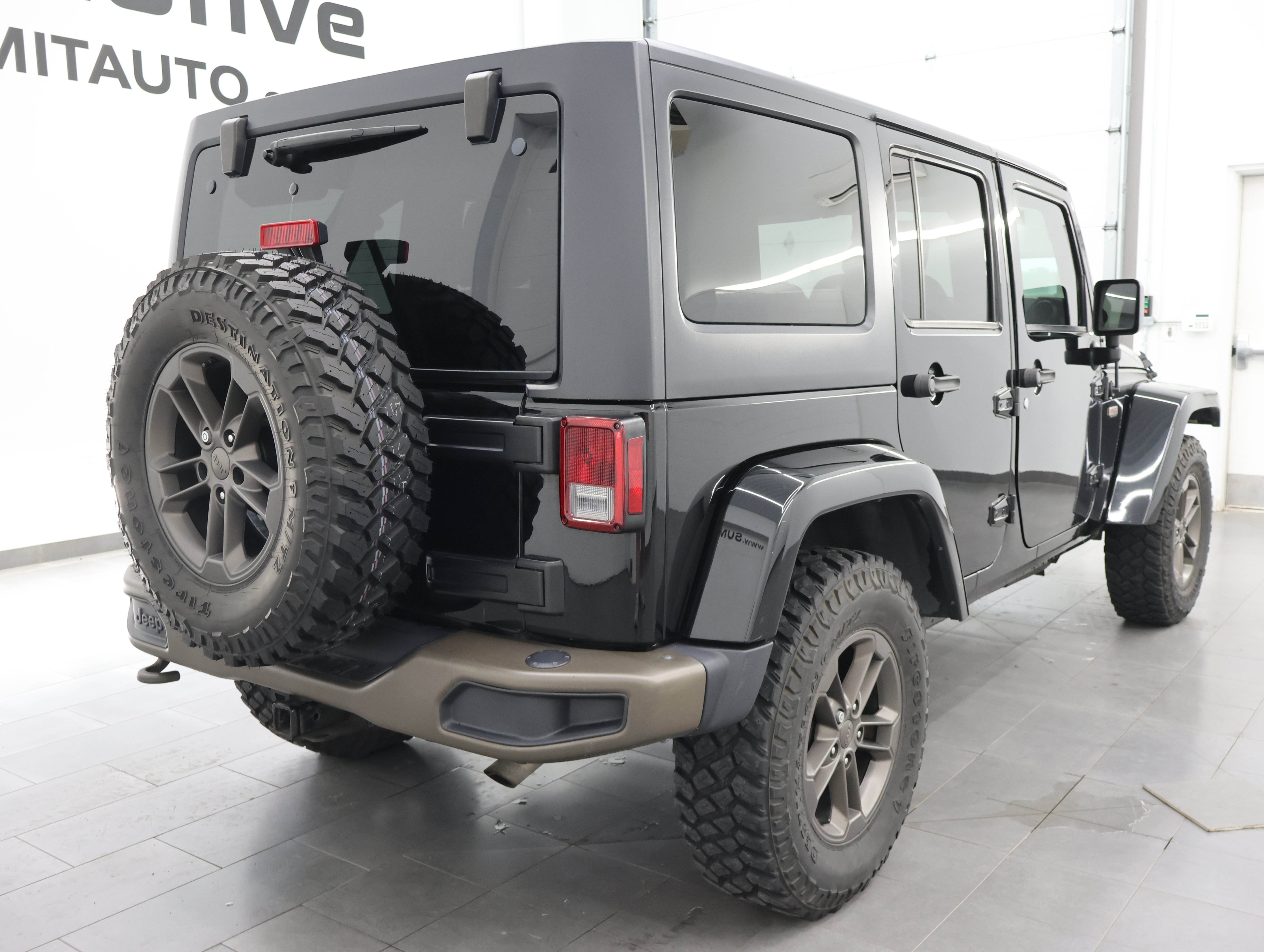 Used 2016 Jeep Wrangler Unlimited Sahara AWD/4WD image 4