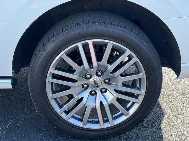 Used 2023 Ford Expedition Platinum AWD/4WD image 7