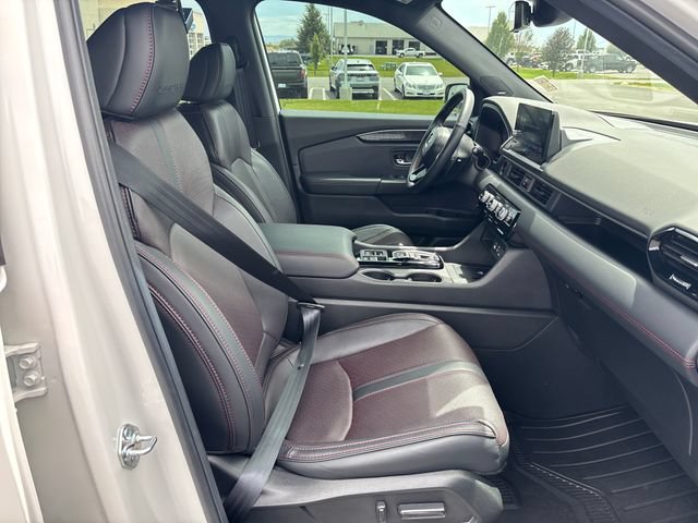 Used 2025 Honda Pilot Black Edition image 23