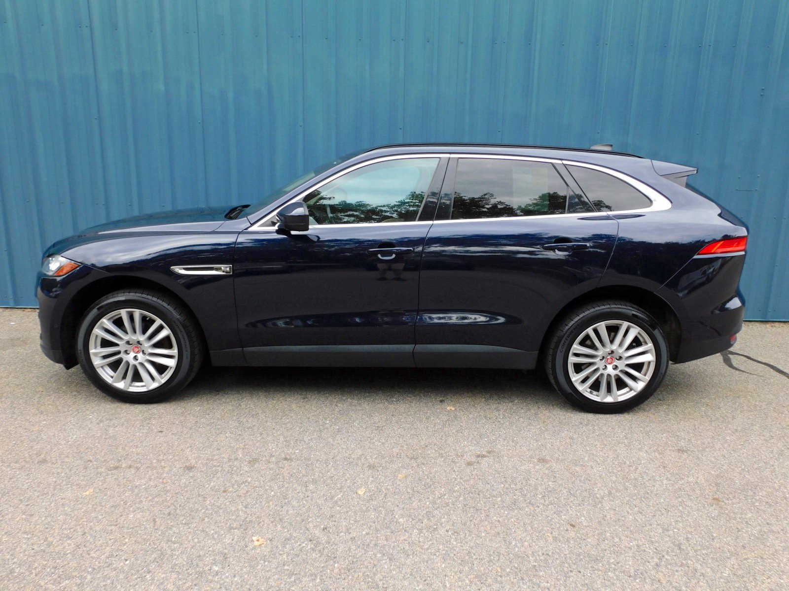 Used 2020 Jaguar F-PACE Prestige AWD/4WD image 2