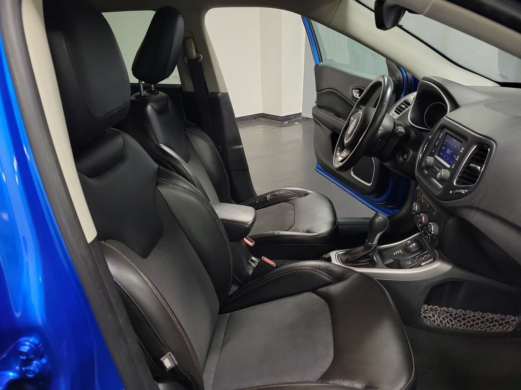 Used 2018 Jeep Compass Latitude w/ Cold Weather Group AWD/4WD image 21