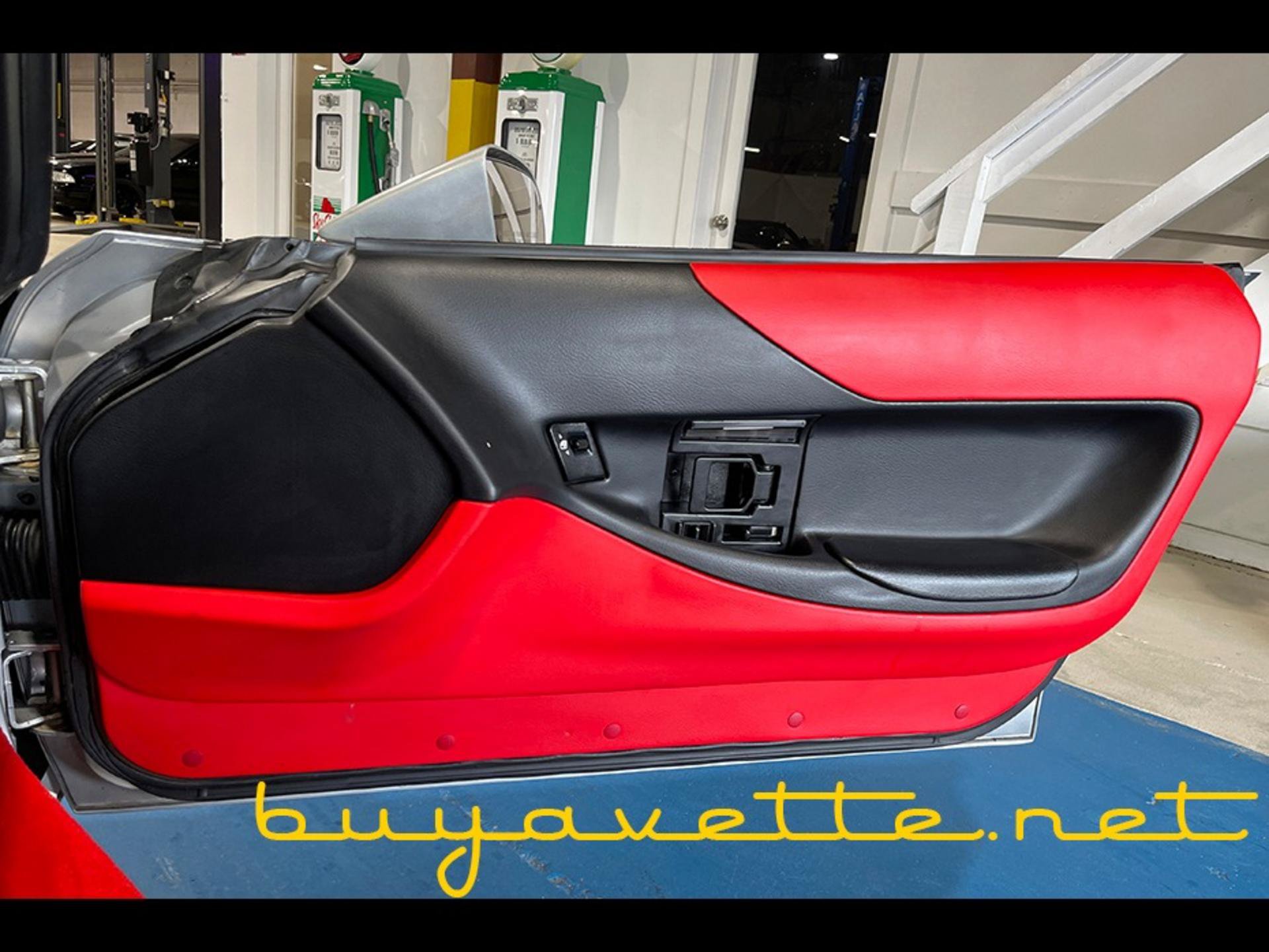 Used 1996 Chevrolet Corvette Coupe RWD image 23