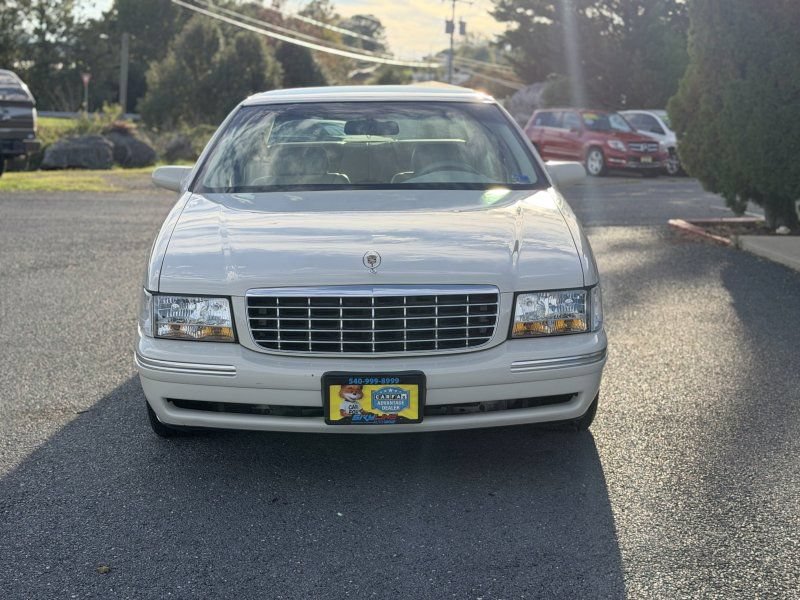 Used 1997 Cadillac De Ville Sedan FWD image 3