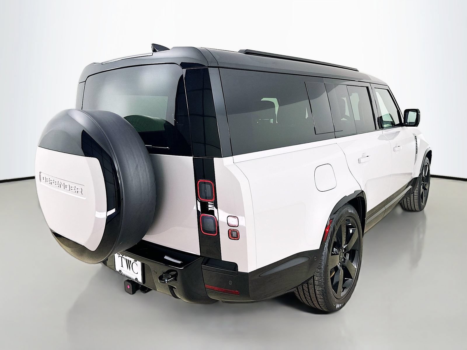 New 2026 Land Rover Defender 130 X-Dynamic SE AWD/4WD image 5