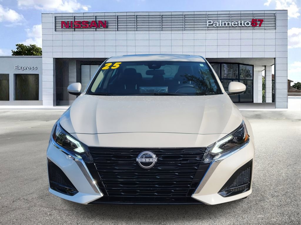 Used 2025 Nissan Altima 2.5 SV w/ SV Premium Package FWD image 2