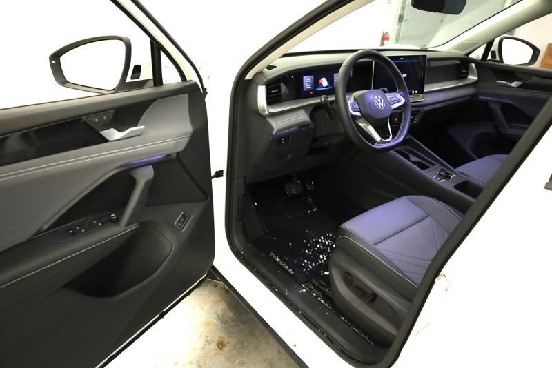New 2026 Volkswagen Tiguan SE AWD/4WD image 9
