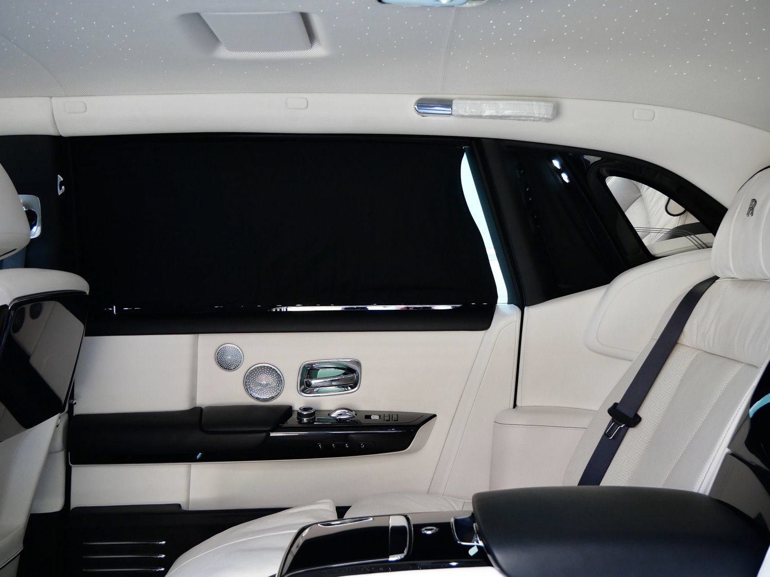 Used 2022 Rolls-Royce Phantom Extended Wheelbase w/ The Phantom Package RWD image 28