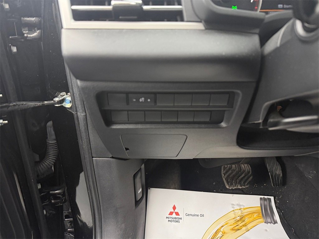 Used 2022 Mitsubishi Outlander ES image 27