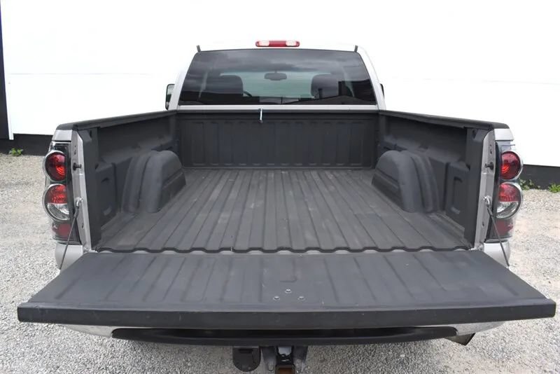 Used 2005 Chevrolet Silverado 2500 LT w/ Heavy-Duty Power Package AWD/4WD image 26