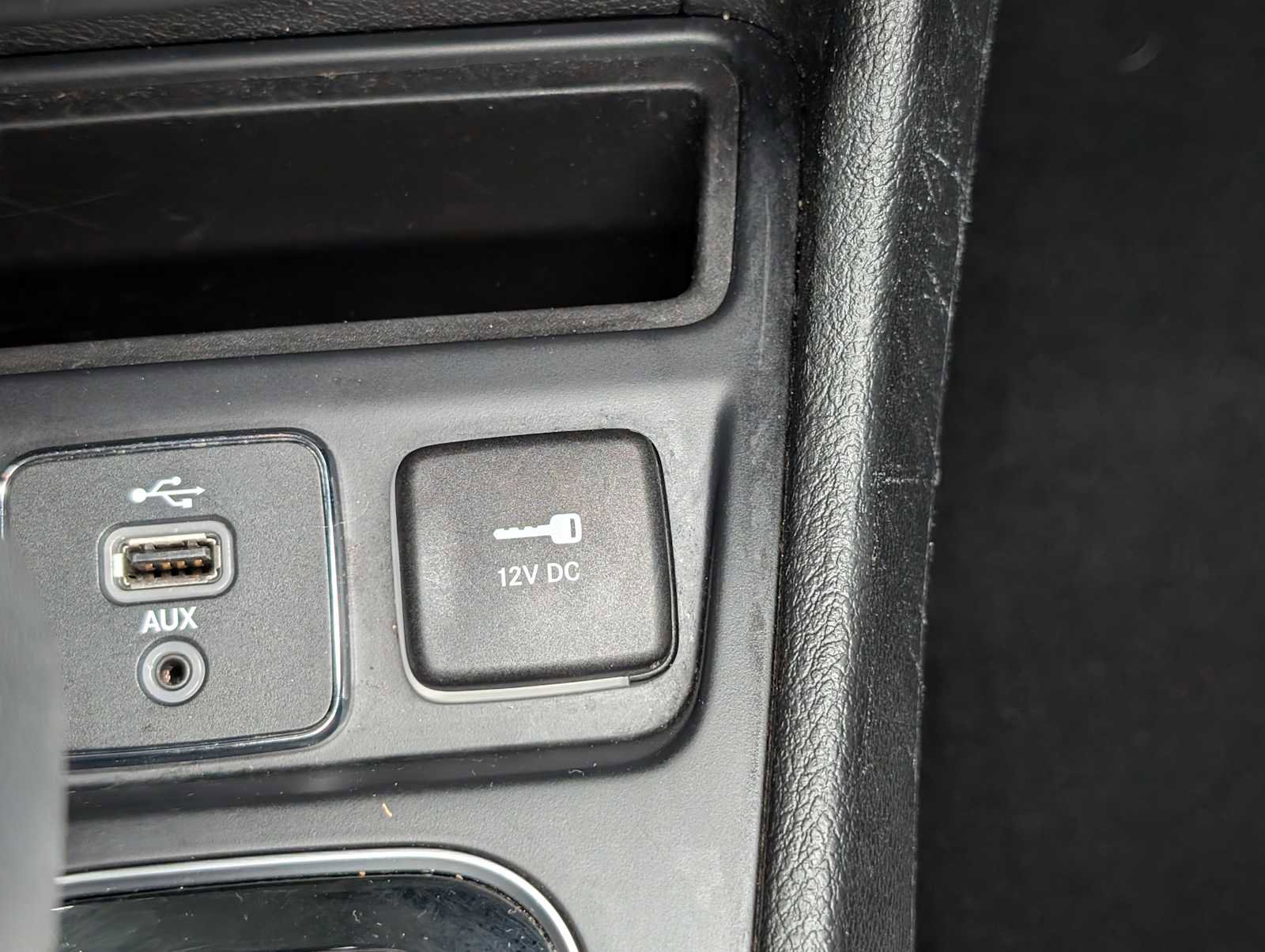 Used 2019 Jeep Cherokee Limited image 32