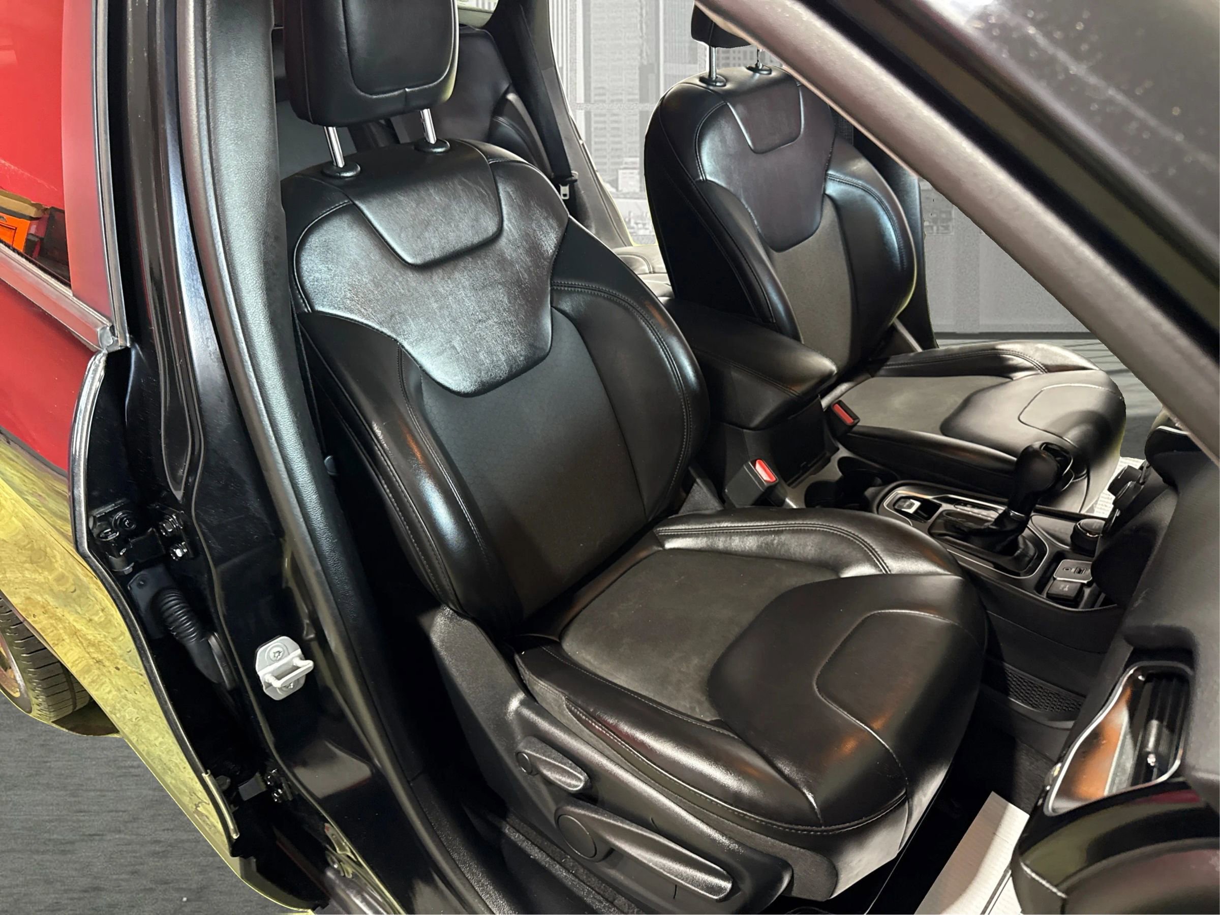 Used 2020 Jeep Cherokee Latitude Plus image 11