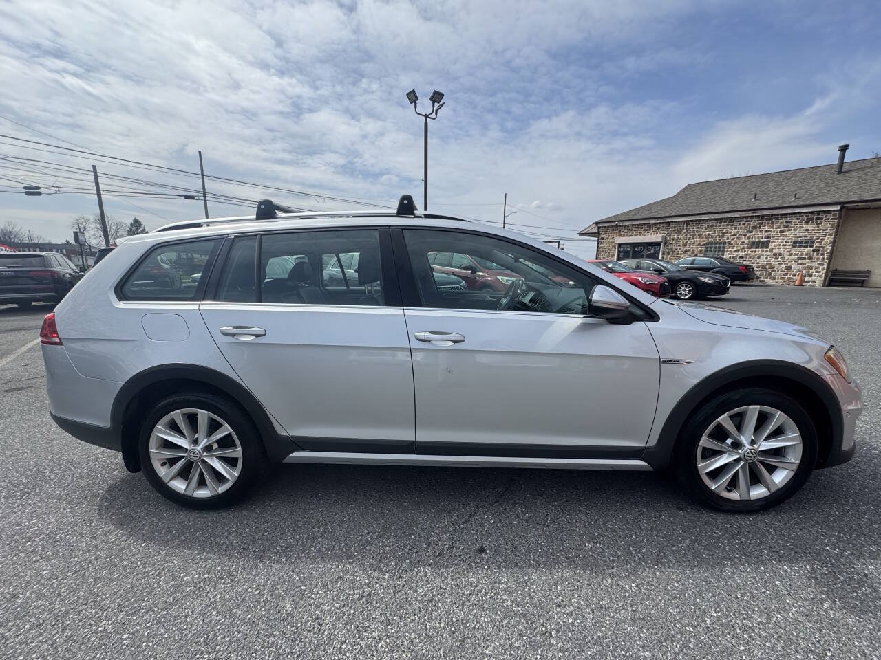 Used 2017 Volkswagen Golf Alltrack SE AWD/4WD image 9