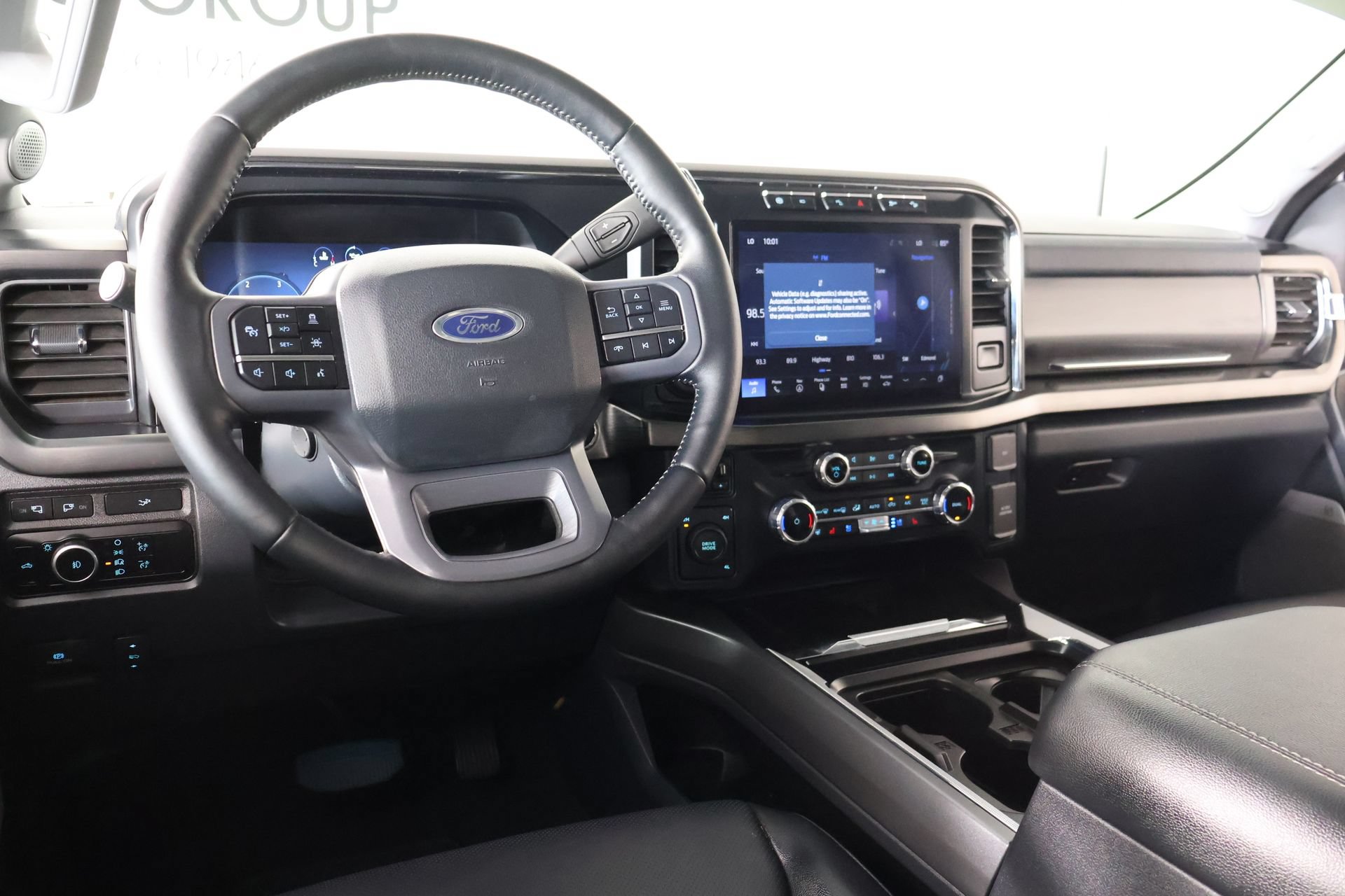 Used 2023 Ford F350 Lariat w/ Lariat Ultimate Package AWD/4WD image 2