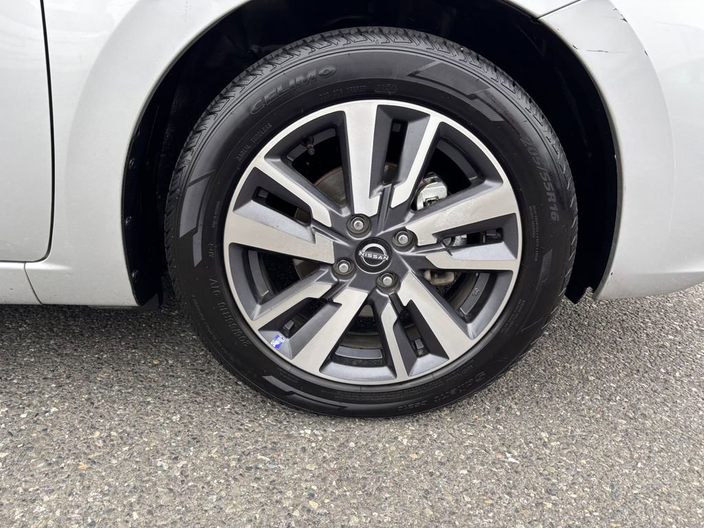Used 2023 Nissan Versa SV image 9