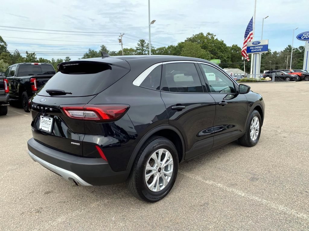 Used 2023 Ford Escape Active AWD/4WD image 3