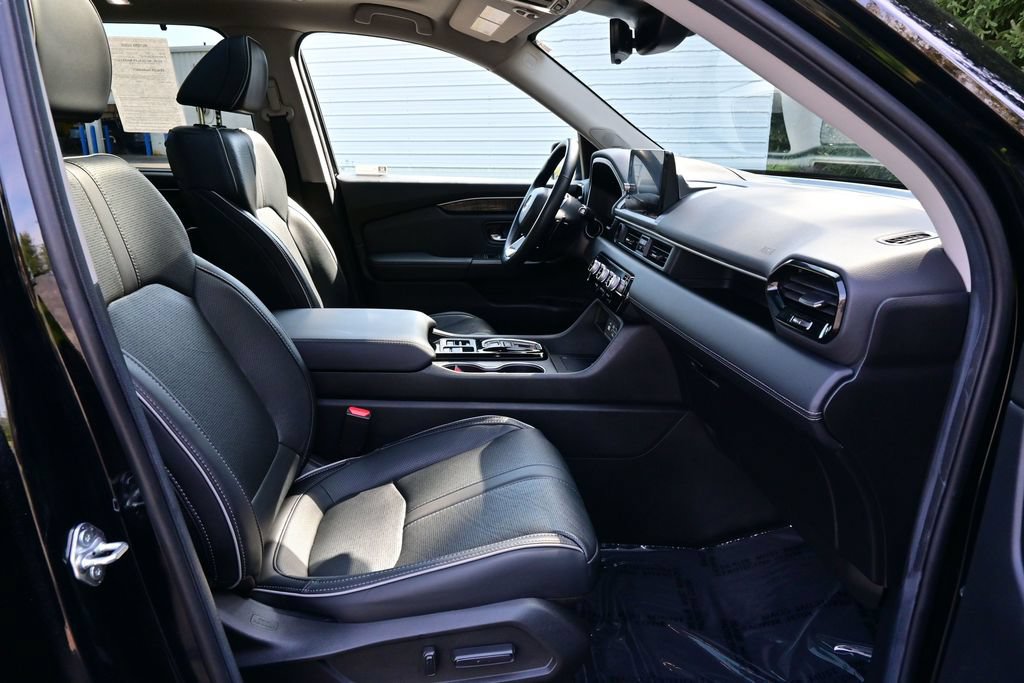 Used 2025 Honda Pilot Elite image 25