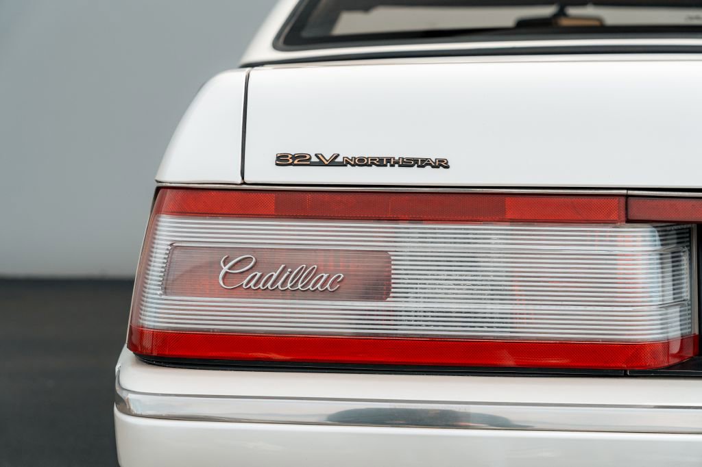 Used 1993 Cadillac Allante FWD image 15