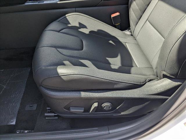 Used 2024 Hyundai Elantra Limited image 4