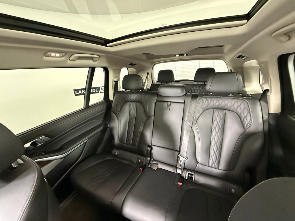 Used 2025 BMW X7 xDrive40i image 36