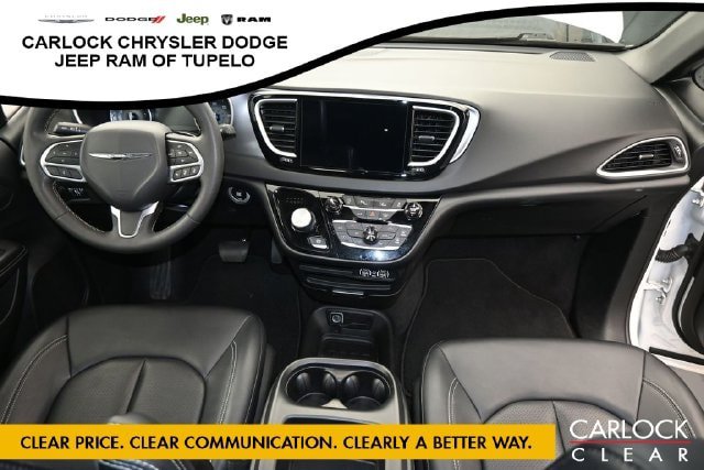 Used 2025 Chrysler Pacifica Select FWD image 34