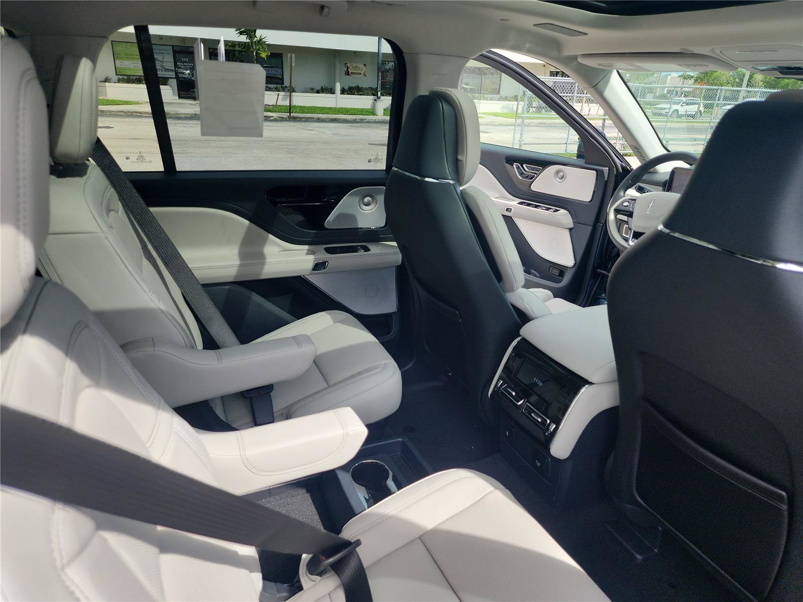 New 2027 Lincoln Aviator Reserve AWD/4WD image 22