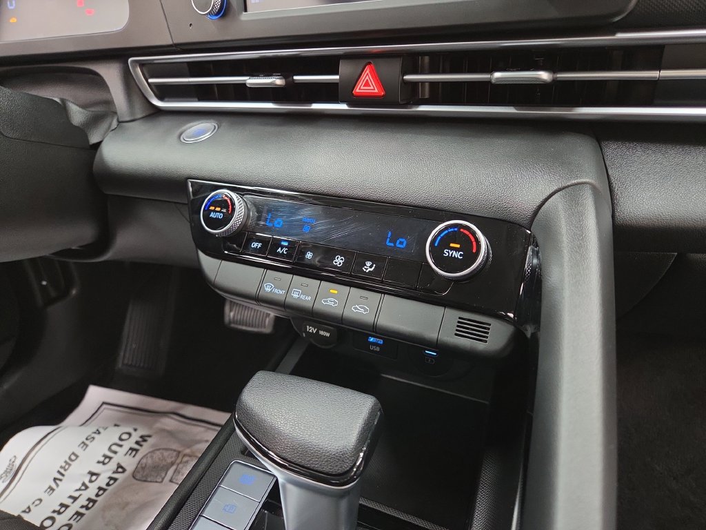 Used 2025 Hyundai Elantra Hybrid FWD image 15