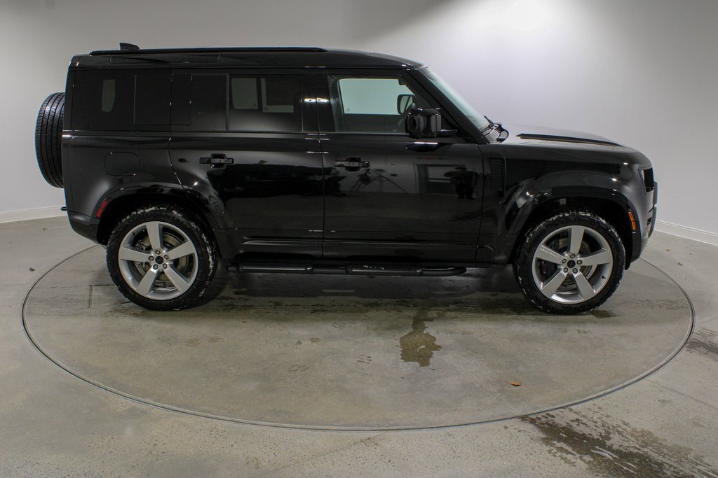 New 2026 Land Rover Defender 110 X-Dynamic SE image 6