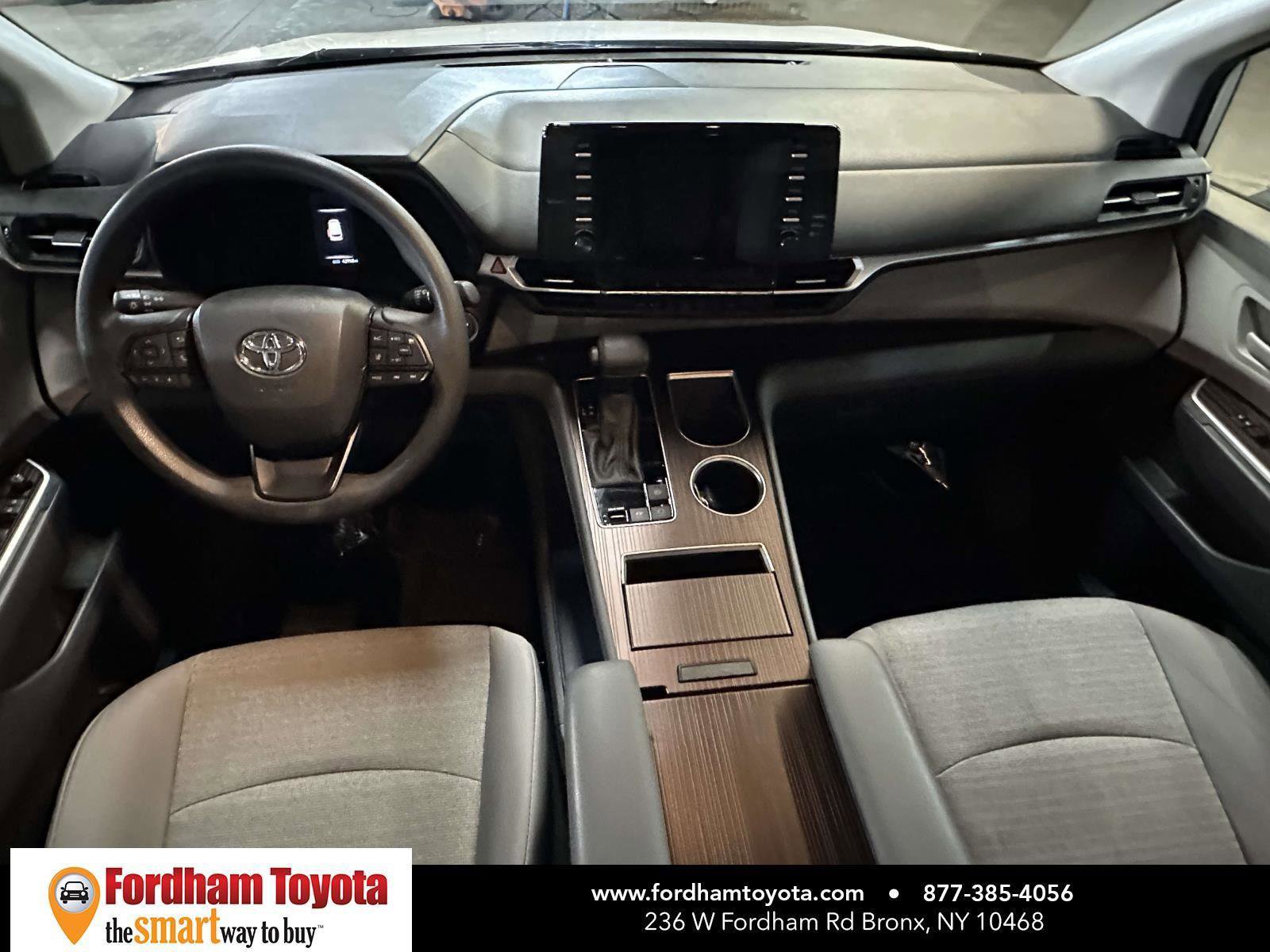 Used 2024 Toyota Sienna LE image 18