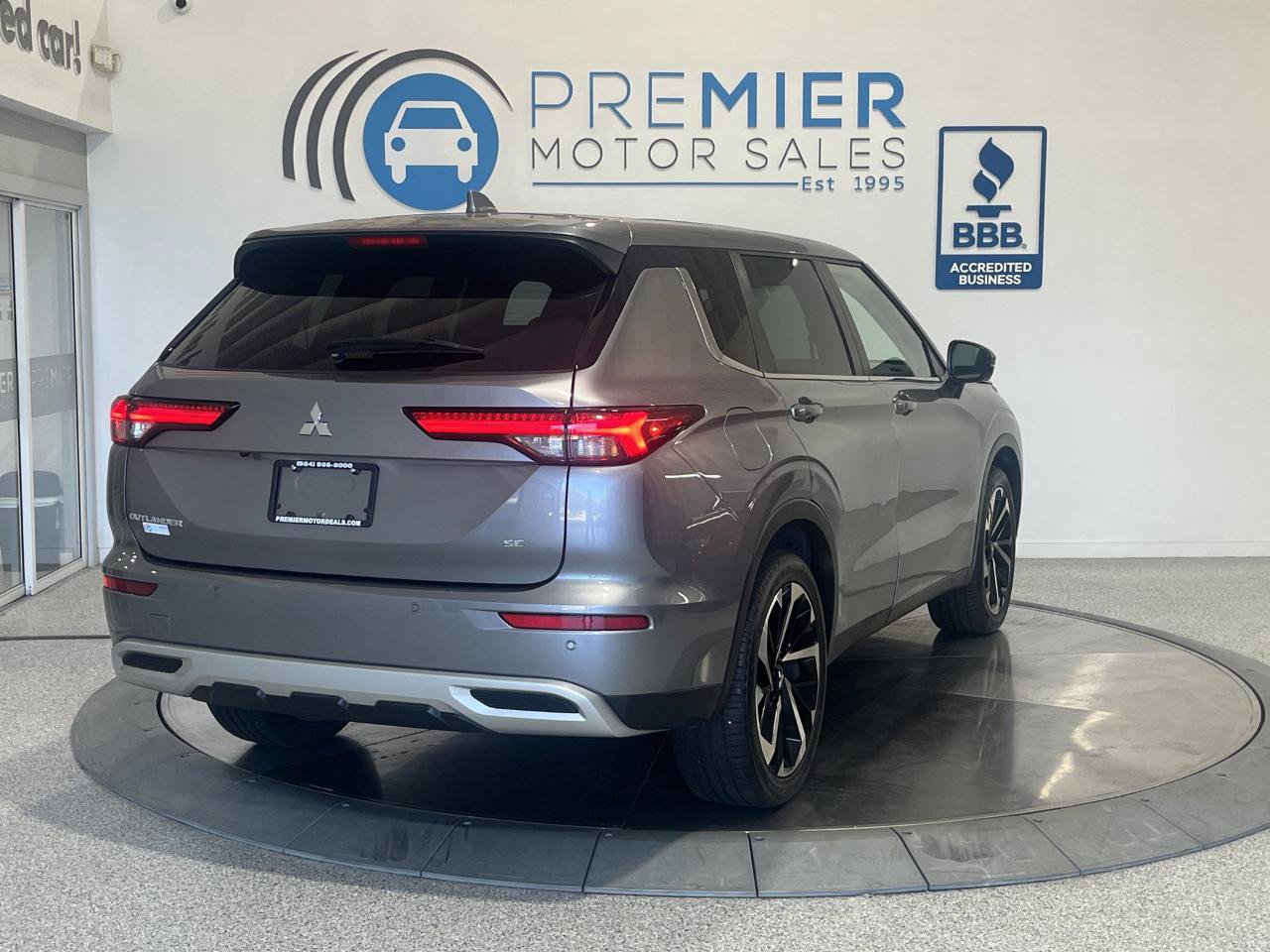 Used 2023 Mitsubishi Outlander SE FWD image 5