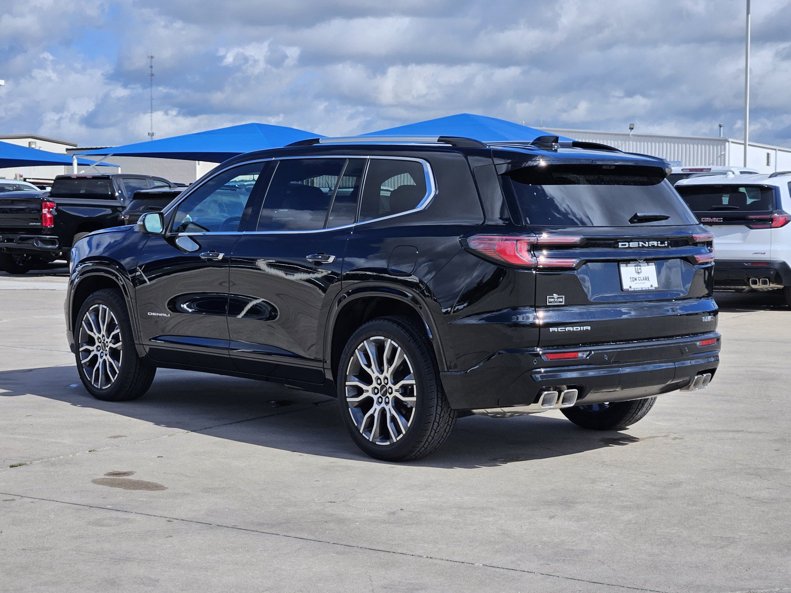 New 2027 GMC Acadia Denali Ultimate FWD image 3